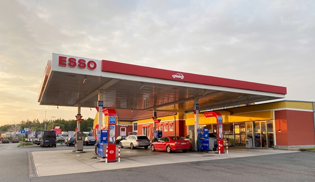 Esso-Tankstelle an der Autobahn